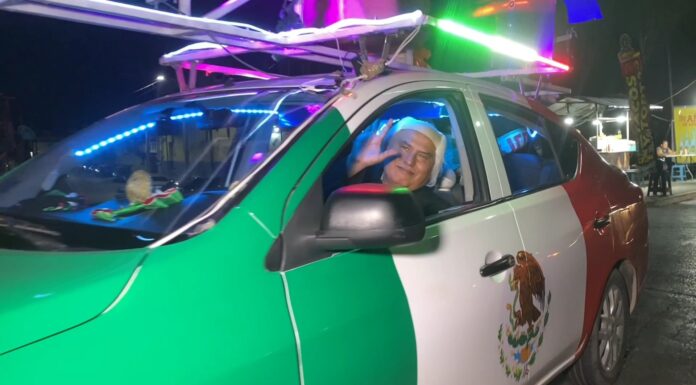 Taxi patrio llena de color y orgullo a Tampico