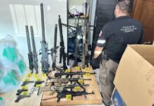 Cae arsenal y droga sintética en cateo federal