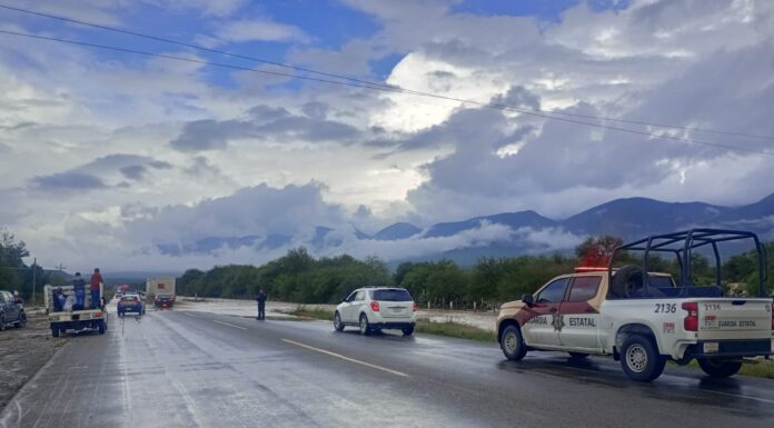Desbordamiento cierra la Carretera 101 en Tula
