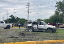 Convoy militar choca y vuelca con presuntos delincuentes