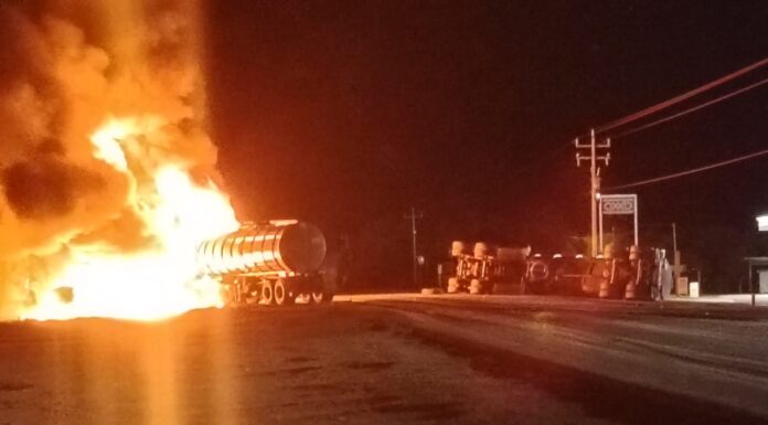 Accidente entre tráileres cierra carretera Victoria-Tampico
