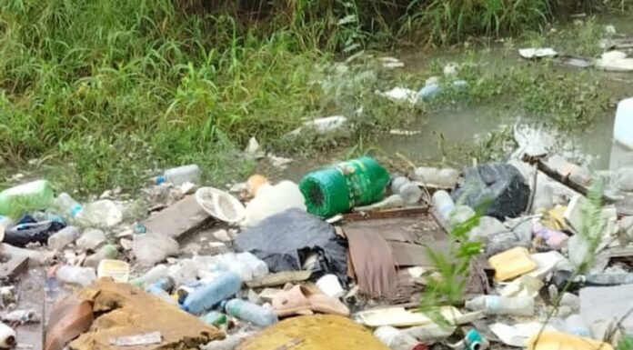 Basura en Matamoros frena desagüe tras lluvias