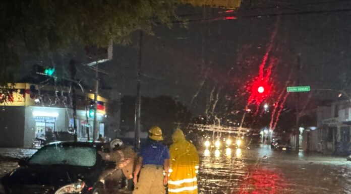 Lluvias en Ciudad Victoria arrastran autos y dejan heridos