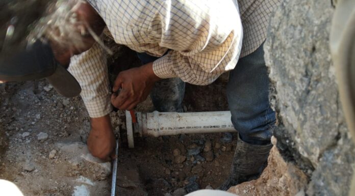 Trabajó COMAPA en reparación de fugas de agua en distintos sectores de la ciudad