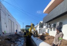 Arrancó COMAPA obra de rehabilitación de red sanitaria en la colonia Rodríguez