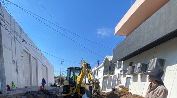 Arrancó COMAPA obra de rehabilitación de red sanitaria en la colonia Rodríguez