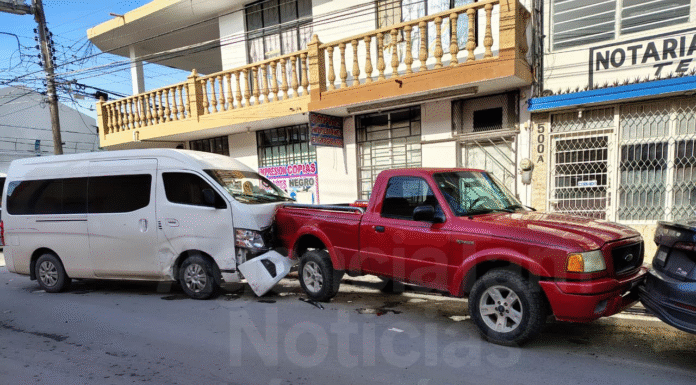Choque múltiple en el centro de Victoria deja heridos y daños graves