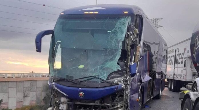 Choque múltiple frente al aeropuerto deja ocho lesionados