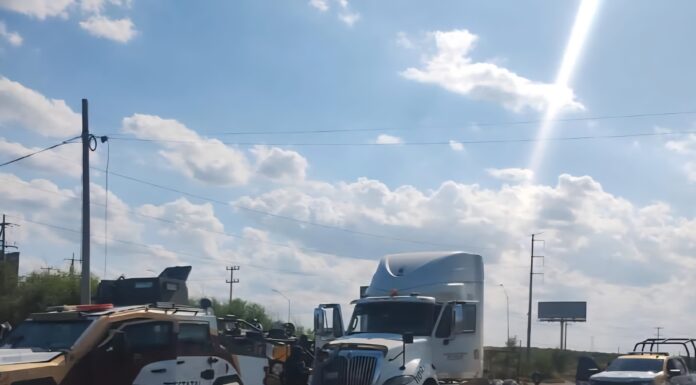 Guardia Estatal asegura tractocamión robado y detiene a dos hombres en Reynosa