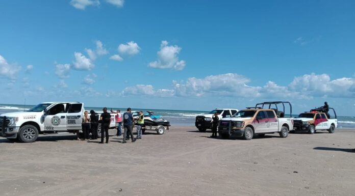 Padre desaparece en Playa Bagdad tras ser arrastrado por la corriente