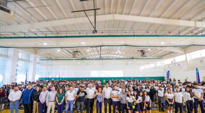 Se reunieron más de Mil jóvenes con Carlos Peña Ortiz y la boxeadora Jackie Nava