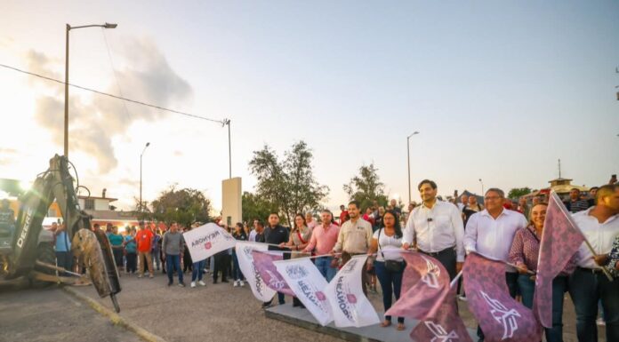 Dio Carlos Peña Ortiz banderazo a rehabilitación de la plaza en la Benito Juárez