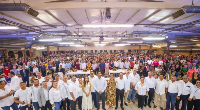 Carlos Peña honra a los maestros de Reynosa con reconocimiento y convivencia