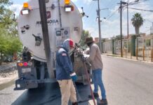 Sondeó COMAPA drenaje sanitario en la colonia Hacienda las Bugambilias