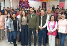 Carlos Peña impulsa programa de prótesis mamarias en apoyo a mujeres sobrevivientes de cáncer