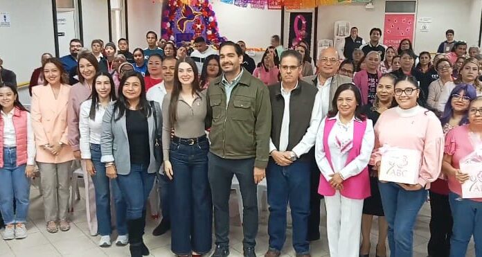 Carlos Peña impulsa programa de prótesis mamarias en apoyo a mujeres sobrevivientes de cáncer