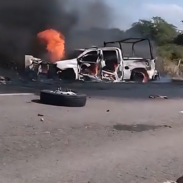 adn Noticias - adn Noticias - 🚨#AlertaADN Se registró un fuerte choque entre dos vehículos de la G..(2)