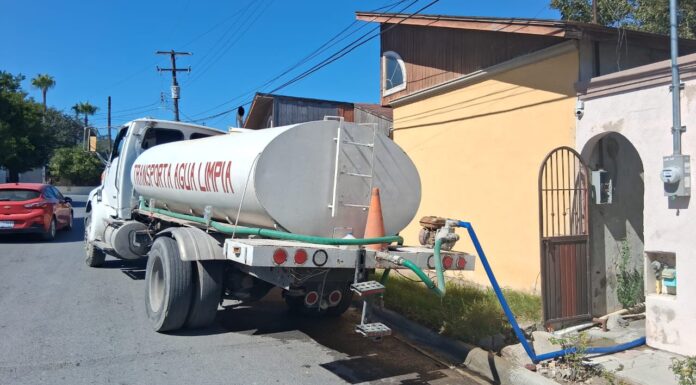 Reparten Gobierno Municipal y COMAPA pipas de agua en diferentes sectores de la ciudad