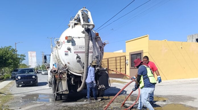 Atiende COMAPA labores de sondeo en la red de drenaje sanitario en Villas Diamante