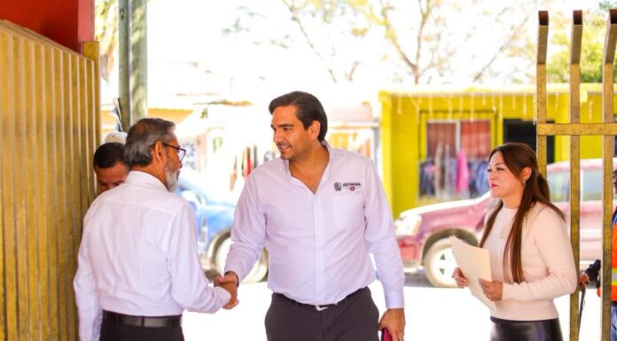 Entregó Alcalde Carlos Peña Ortiz nueva techumbre escolar y anunció pavimentación hidráulica en Villa Esmeralda