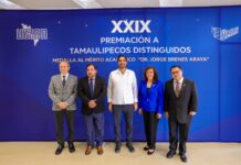Entregó Carlos Peña Ortiz la Medalla «Dr. Jorge Brenes Araya» con el Secretario de Educación Miguel Valdez García y la Dra. Edith Cantú de Morett