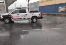 Cierra Policía Vial calles con acumulación de agua en Reynosa
