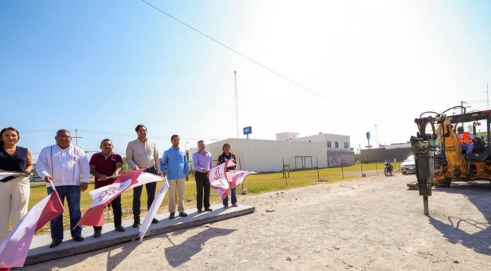 Cumple Gobierno de Carlos Peña Ortiz solicitud de pavimentación en Villas de Esmeralda