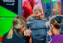 Alcalde Carlos Peña Ortiz mejora la vista de 300 personas gracias a la campaña de cirugías de cataratas 2025