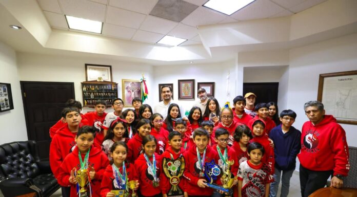 Reconocen nadadores apoyo del Presidente Carlos Peña Ortiz en su preparación y competencias