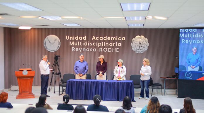 Concientiza DIF-Reynosa a jóvenes sobre la discapacidad con la dinámica Te Presto Mis Zapatos