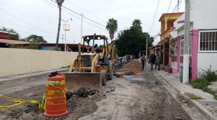 Atiende COMAPA reporte de fuga de drenaje sanitario en la colonia La Cañada