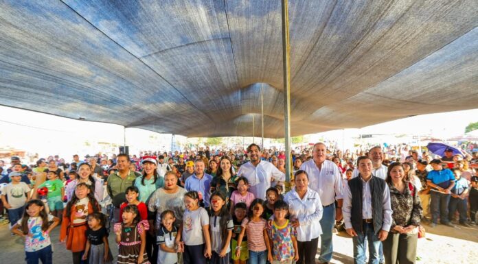 Disfrutaron familias de Lampacitos su Posada DIF En Tu Colonia con Carlos Peña Ortiz