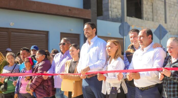 Inauguraron Alcalde y colonos pavimentación hidráulica de la calle Chiapas en la Esfuerzo