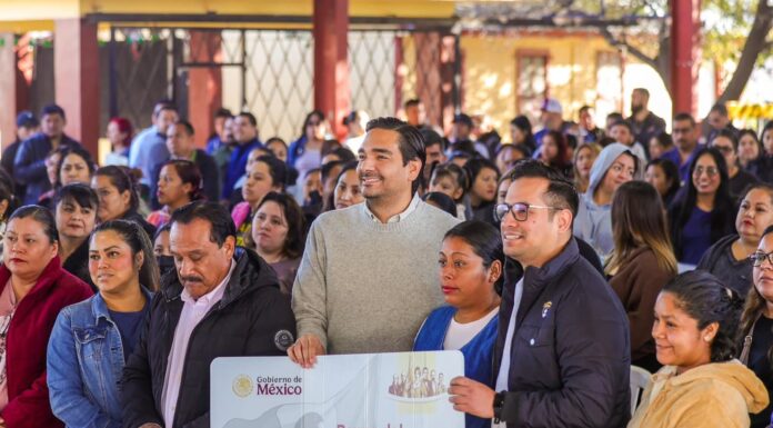 Becas Rita Cetina impulsa a estudiantes de secundaria en Villa Florida