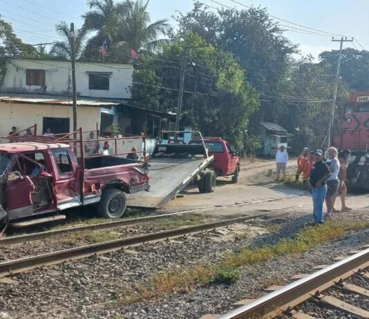 Tren embiste camioneta en el centro de Altamira y deja un lesionado leve