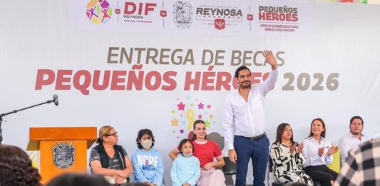 Abrazan DIF y Municipio a los Pequeños Héroes