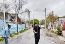 Atendió COMAPA limpieza de pozos de visita en la colonia Ferrocarril Poniente