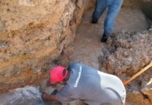 Reparó COMAPA fuga de agua potable en colonia Villas de Imaq