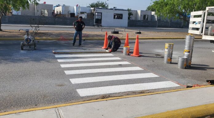 Pinta Gobierno Municipal de Reynosa cruce peatonal escolar