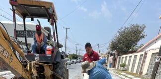 Trabaja COMAPA en interconexión de línea sanitaria en la colonia La Presa