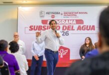 Comparte Carlos Peña Ortiz con comerciantes ambulantes el programa Subsidio del Agua