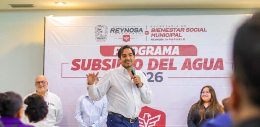 Comparte Carlos Peña Ortiz con comerciantes ambulantes el programa Subsidio del Agua
