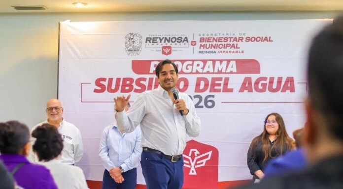 Comparte Carlos Peña Ortiz con comerciantes ambulantes el programa Subsidio del Agua