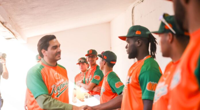 Celebran aficionados Beisbol Profesional con Carlos Peña Ortiz el 277 Aniversario de la Fundación de Reynosa