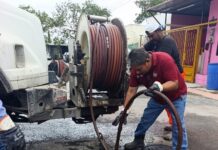 Da mantenimiento COMAPA Reynosa a red sanitaria en Hacienda Las Bugambilias