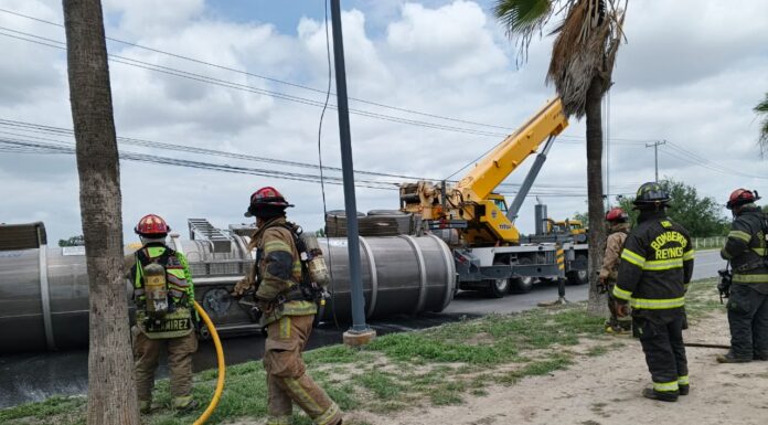 ATIENDE PROTECCION CIVIL Y BOMBEROS EMERGENCIA EN BULEVAR HIDALGO Y LIBRAMIENTO A MONTERREY