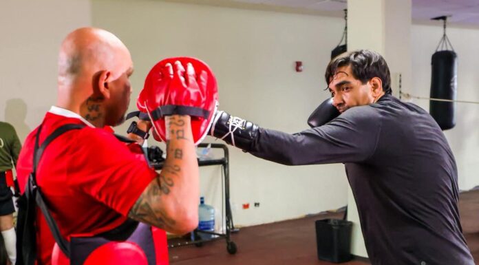 Carlos Peña Ortiz se puso lo guantes con el campeón mundial Julio César Chávez