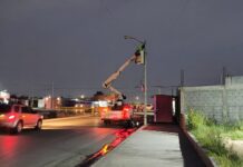 Rehabilita Gobierno de Carlos Peña Ortiz alumbrado público en Hacienda Del Sol