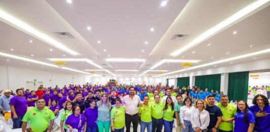 Felicitó Carlos Peña Ortiz a trabajadores en su convivio del Día del Trabajo