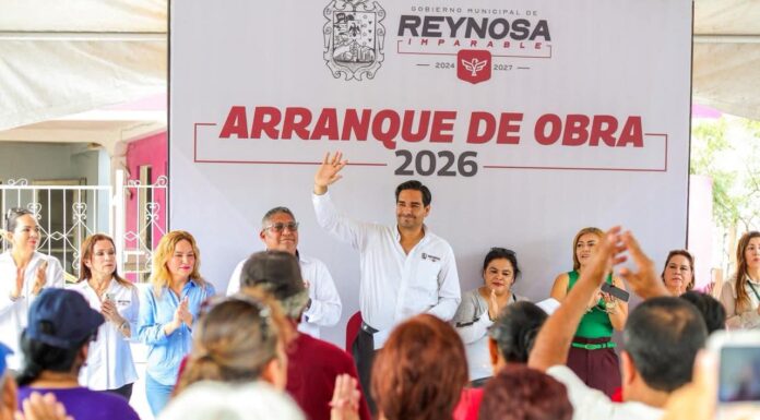 Dio Carlos Peña Ortiz banderazo a pavimentación de la calle 2 de Febrero en La Presa